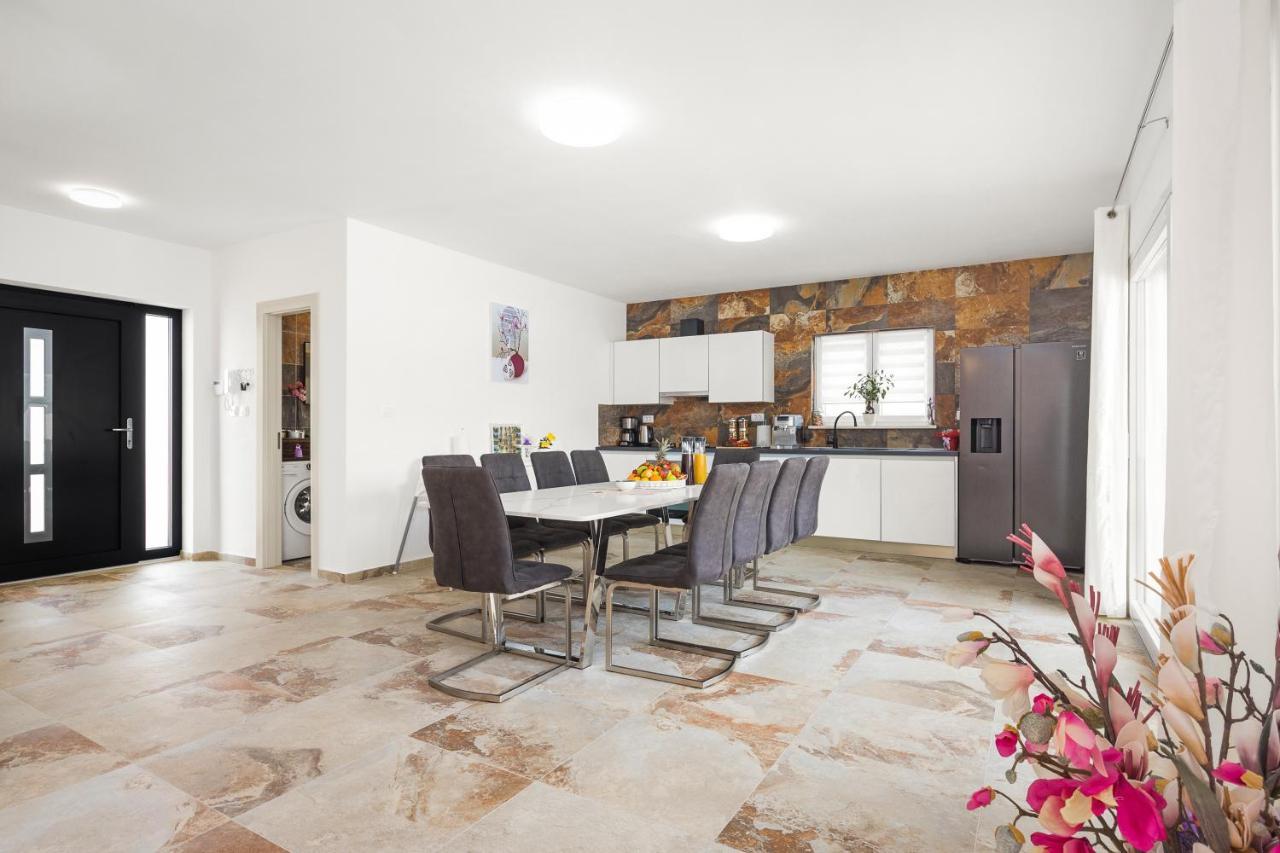 Villa Nur Pula Eksteriør billede